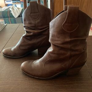 Women’s cowgirl style boots, brown, used but in pretty good shape, size 10